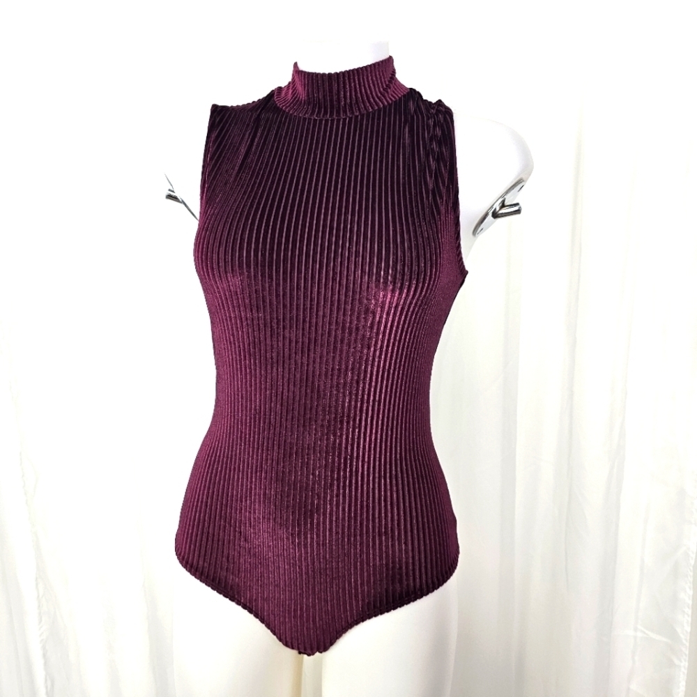 New York & Company burgundy ribbed velvet mockneck sleeveless bodysuit XSmall